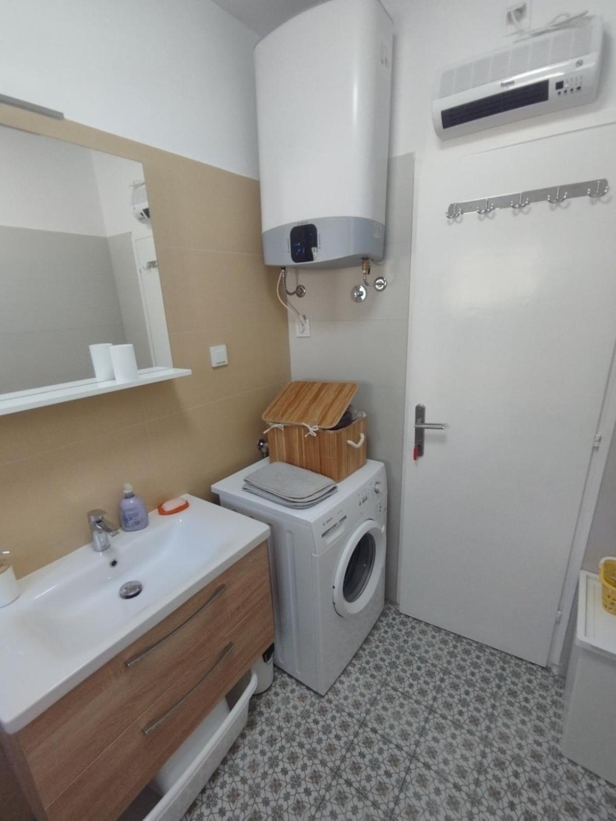 Apartman Kora Njivice Eksteriør bilde