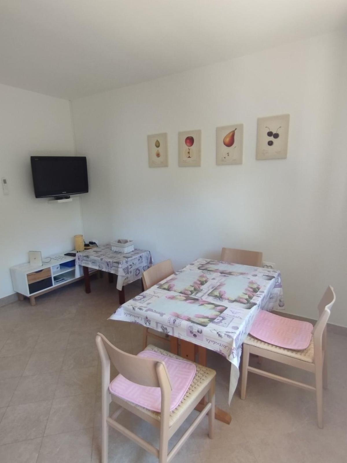 Apartman Kora Njivice Eksteriør bilde